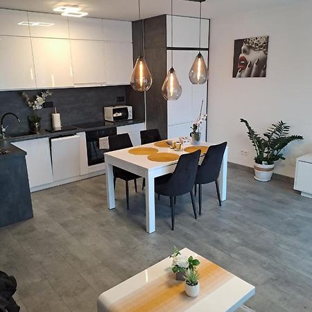 Apartament Sloneczny Apartment เยเลเนียกูรา ภายนอก รูปภาพ
