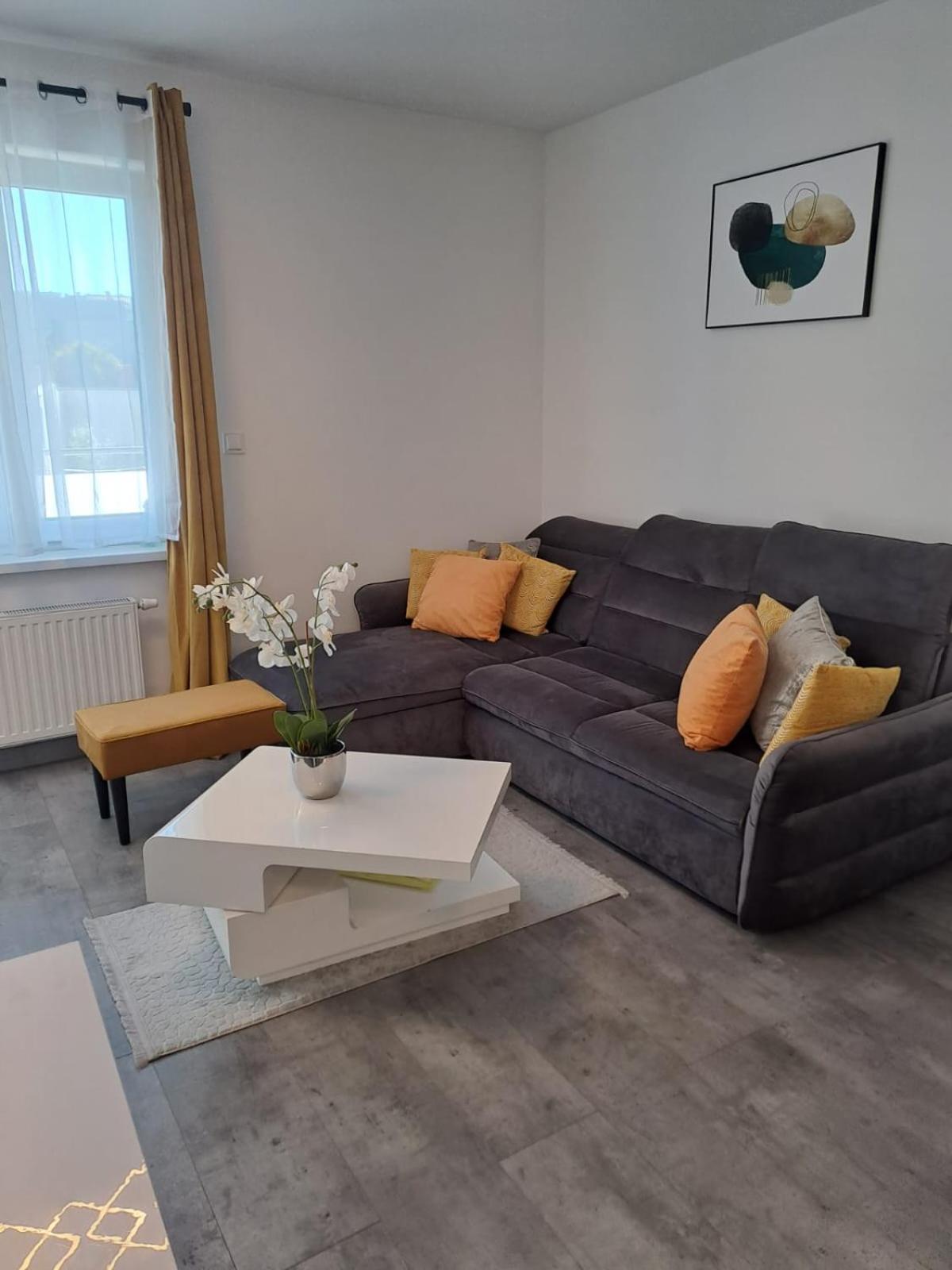 Apartament Sloneczny Apartment เยเลเนียกูรา ภายนอก รูปภาพ